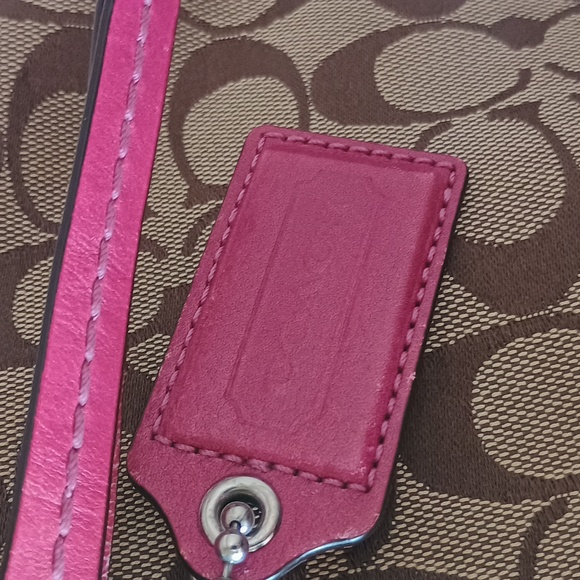 Coach bag with hot pink trim. Braided strap with buckles - Picture 6 of 9